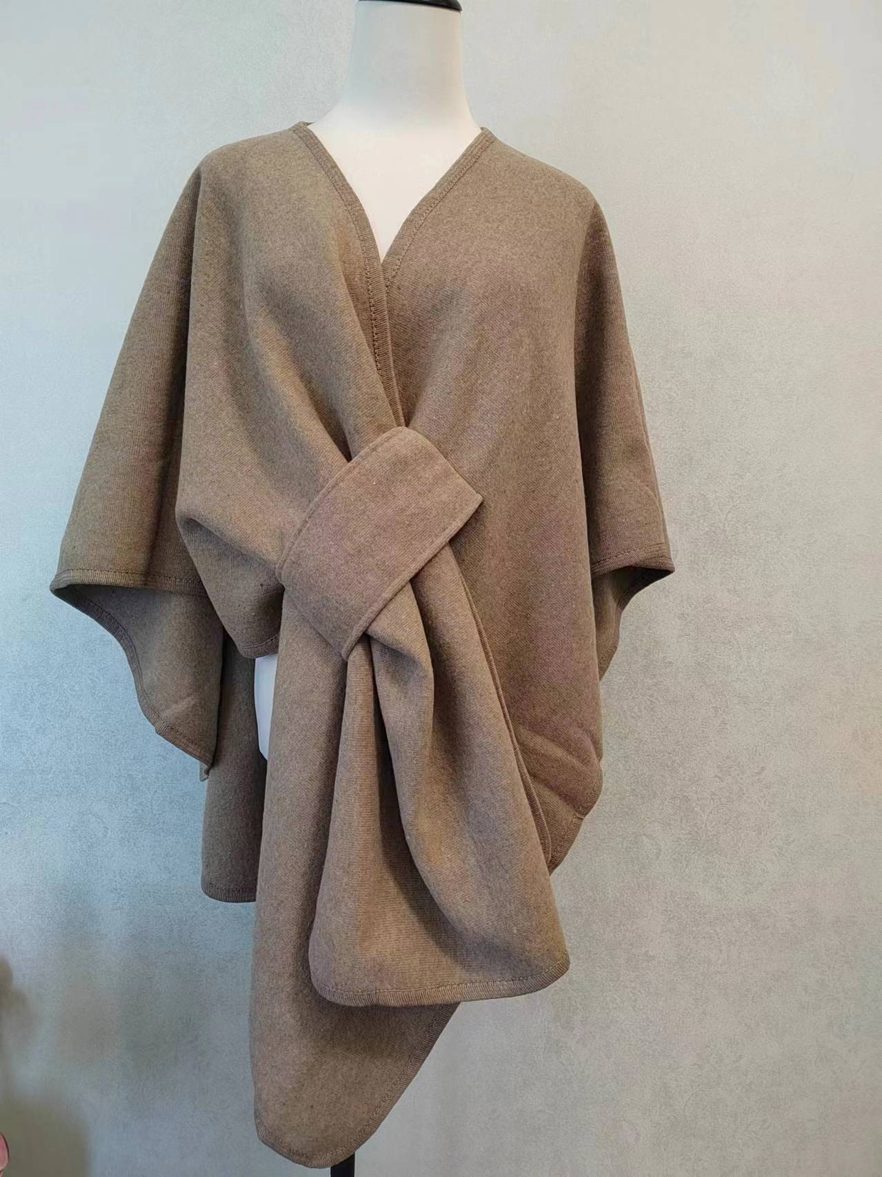 Fashion Cape 🧣 Versatile Women’s Shawl