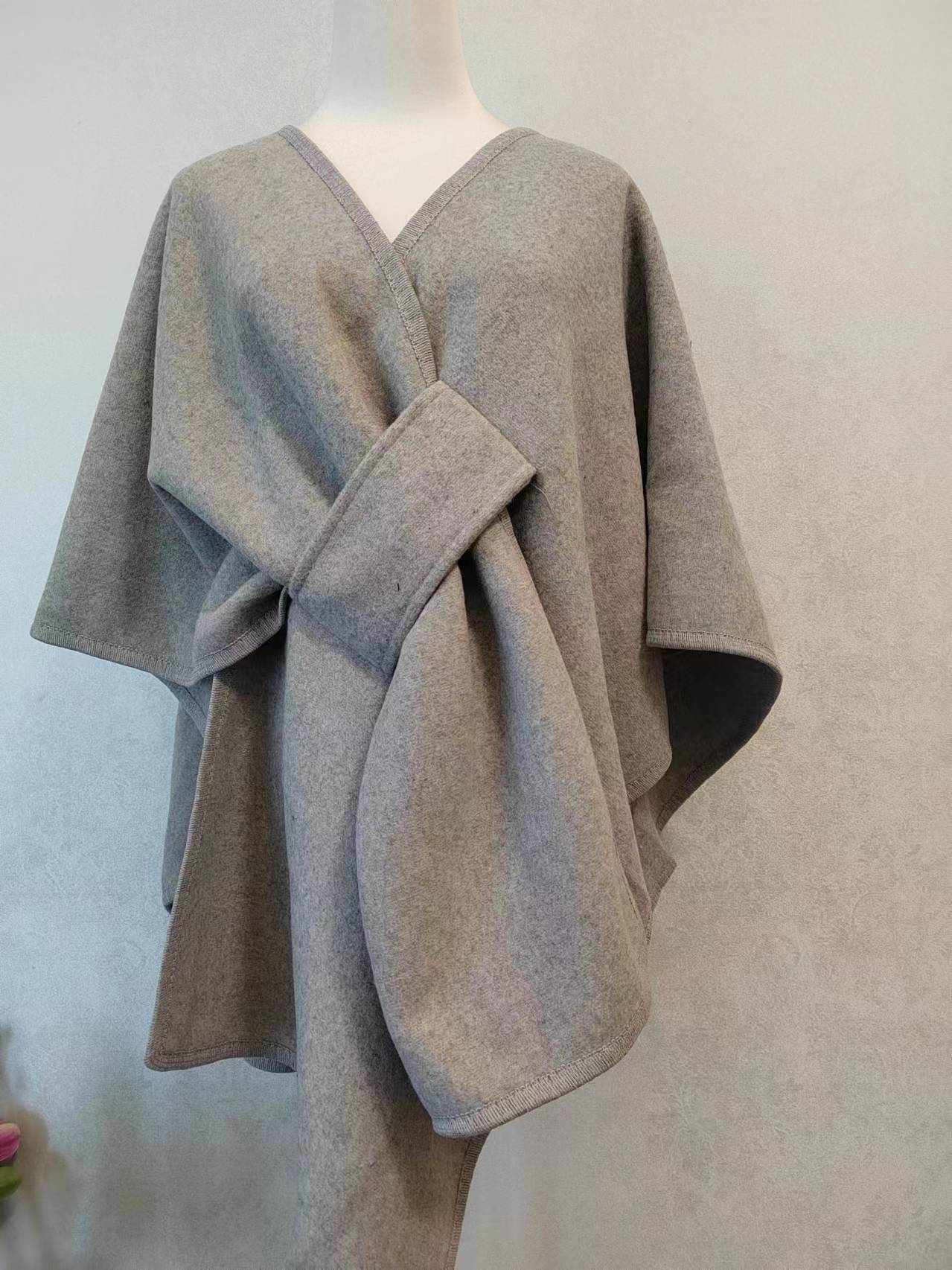 Fashion Cape 🧣 Versatile Women’s Shawl