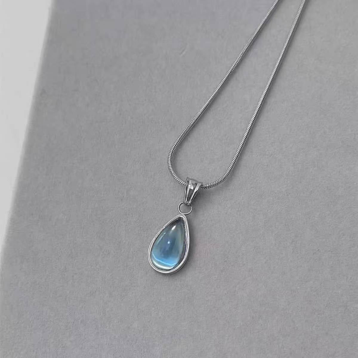 ✨Golden Water Drop Necklace – Elegant Gift!