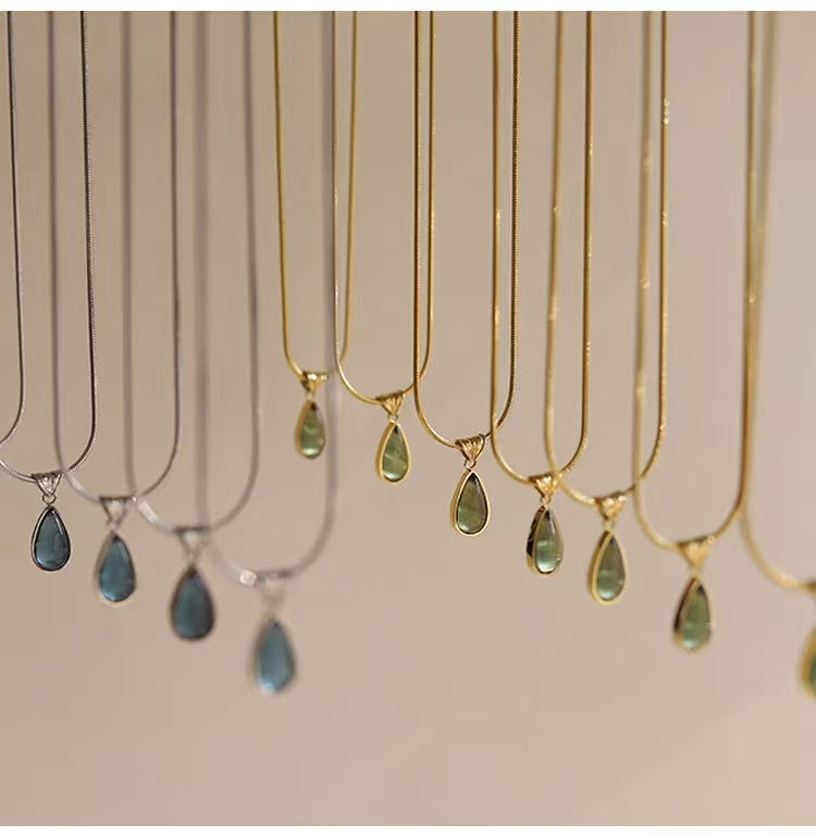 ✨Golden Water Drop Necklace – Elegant Gift!