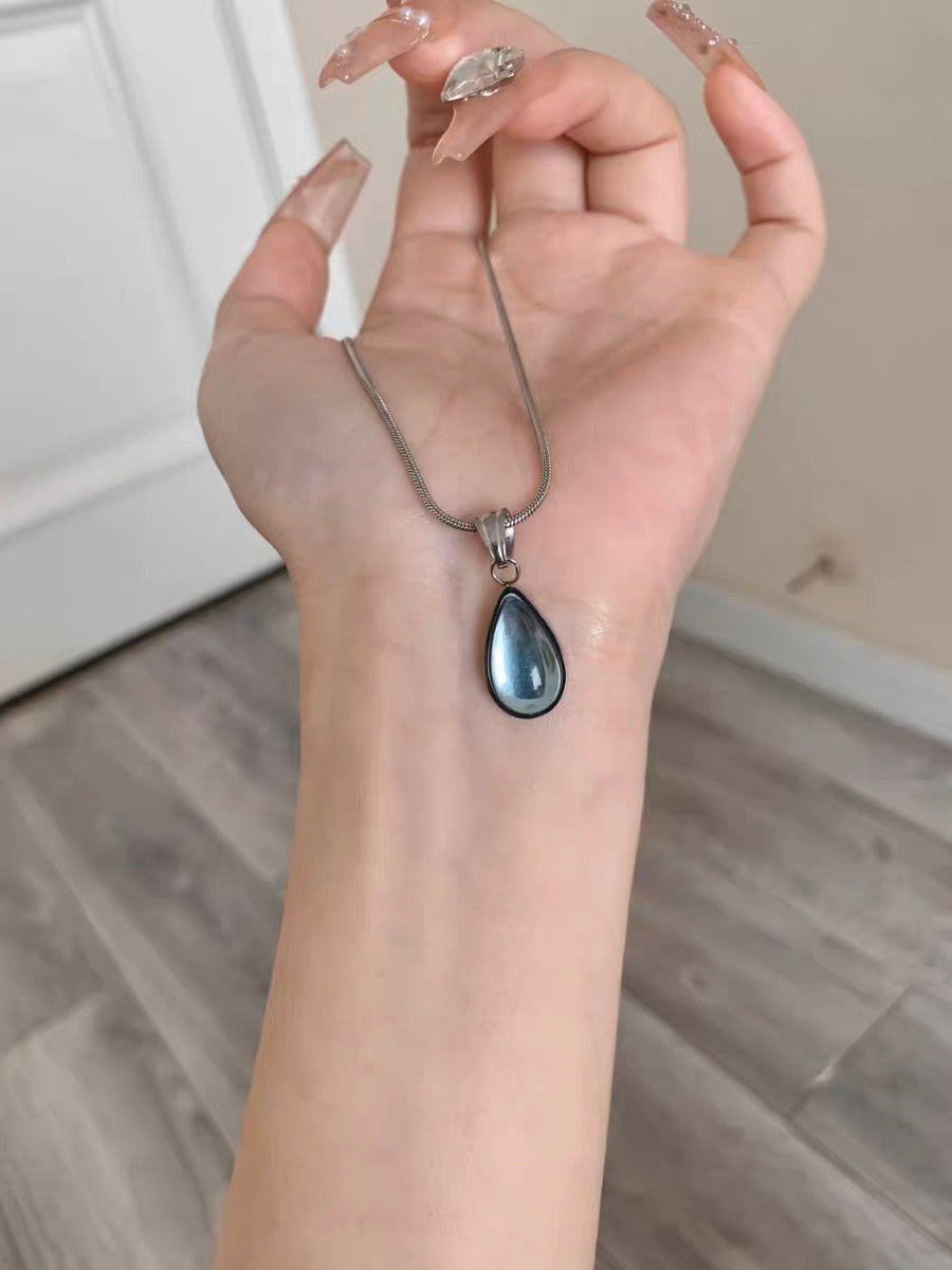 ✨Golden Water Drop Necklace – Elegant Gift!