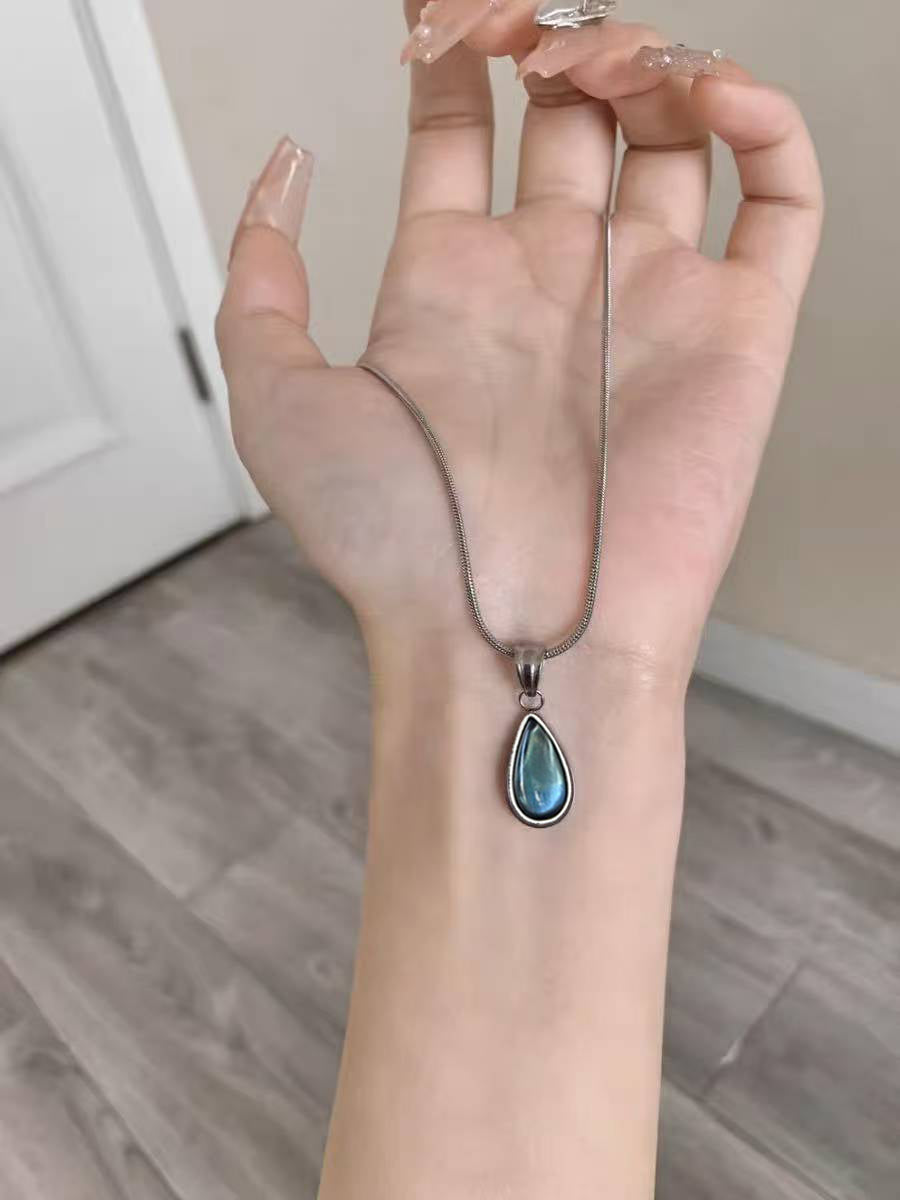 ✨Golden Water Drop Necklace – Elegant Gift!